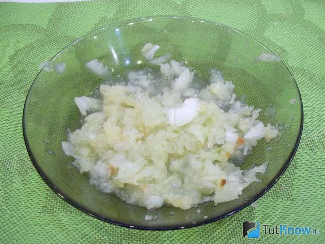 Репчатый лук измельчен