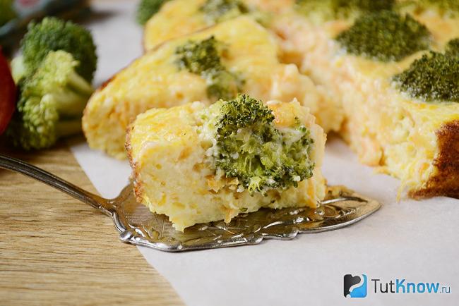 Кусочек киша с брокколи и морковкой