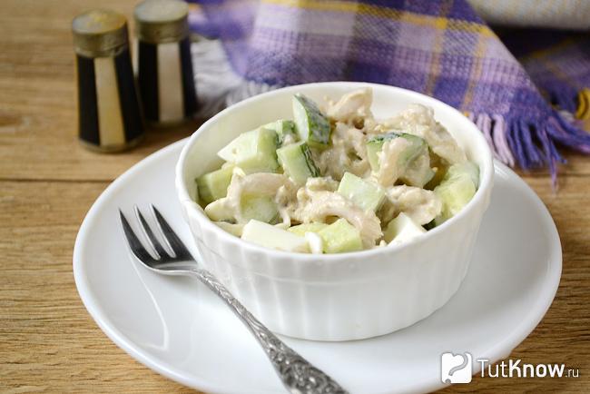 Салат из грибов оленьи рожки в тарелке