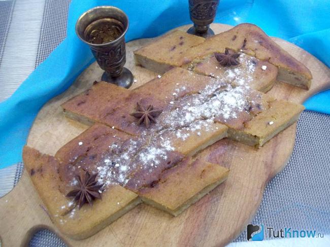 Готовый сливовый кекс на кефире