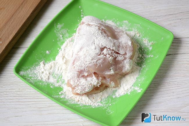 Заготовка для куриных отбивных в муке