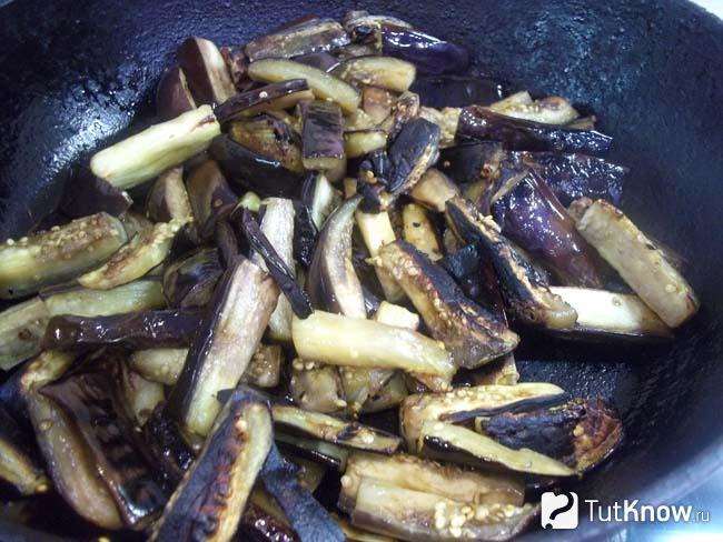 баклажаны с помидорами и чесноком на сковороде с макаронами. Смотреть фото баклажаны с помидорами и чесноком на сковороде с макаронами. Смотреть картинку баклажаны с помидорами и чесноком на сковороде с макаронами. Картинка про баклажаны с помидорами и чесноком на сковороде с макаронами. Фото баклажаны с помидорами и чесноком на сковороде с макаронами