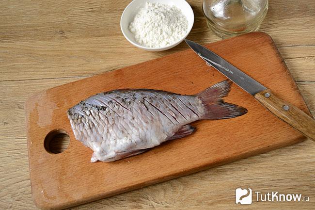 Очищенный и разделанный карась