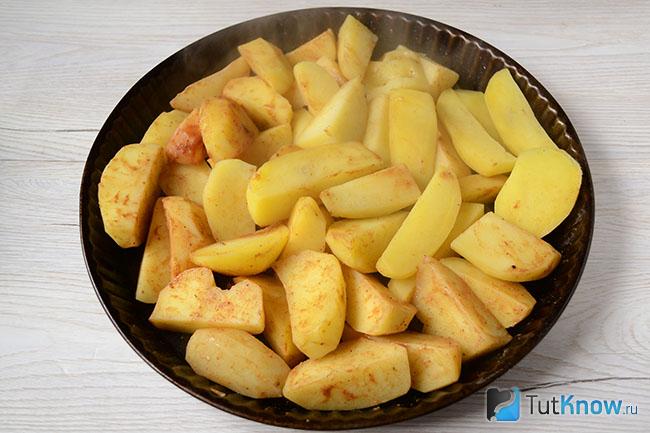 Нарезанный картофель