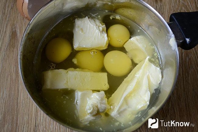 Добавление к курду куриных яиц