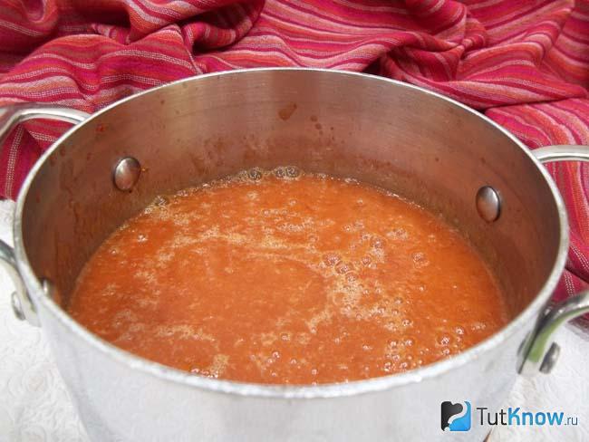 Сливы пюрированы блендером