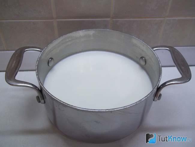 Молоко сквашивается