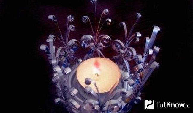 Подсвечник из алюминиевых банок