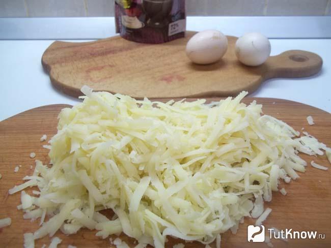 Картофель отварен и натерт на терке