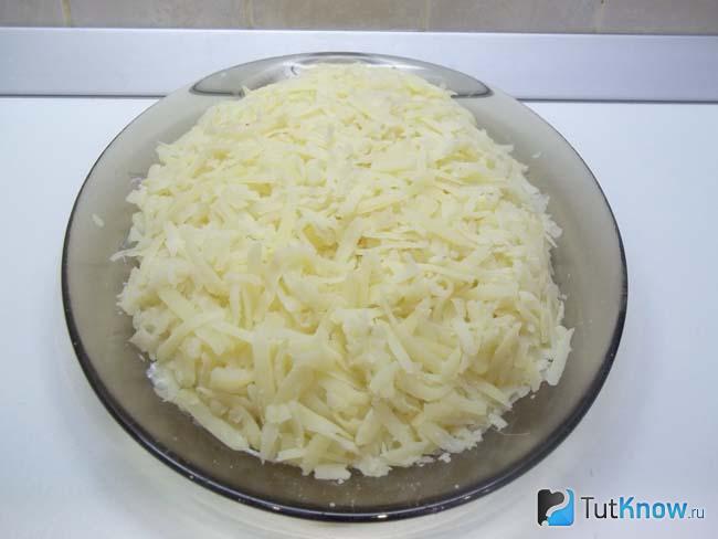 Сверху выложен картофель