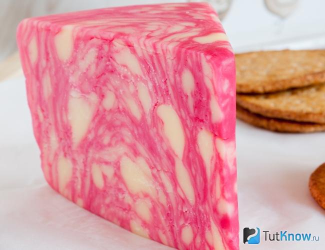 Кусок сыра Красный Виндзор