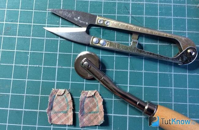 Вырезаем ушки для изделия