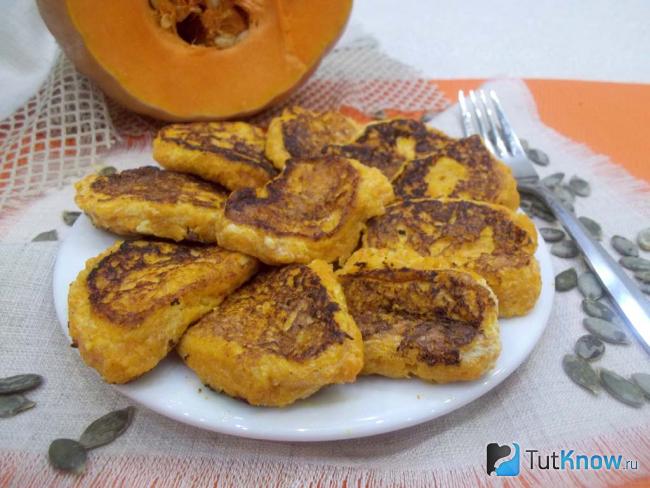 Готовые тыквенные панкейки с манкой и апельсиновой цедрой