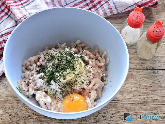 Куриная грудка оладьи рецепт. 1544265534 6. Куриная грудка оладьи рецепт фото. Куриная грудка оладьи рецепт-1544265534 6. картинка Куриная грудка оладьи рецепт. картинка 1544265534 6. Сочные и аппетитные мясные оладьи можно приготовить за считанные минуты, а результат получится превосходным. Дети с удовольствием полакомятся полезными домашними «наггетсами» − не останется ни крошки.