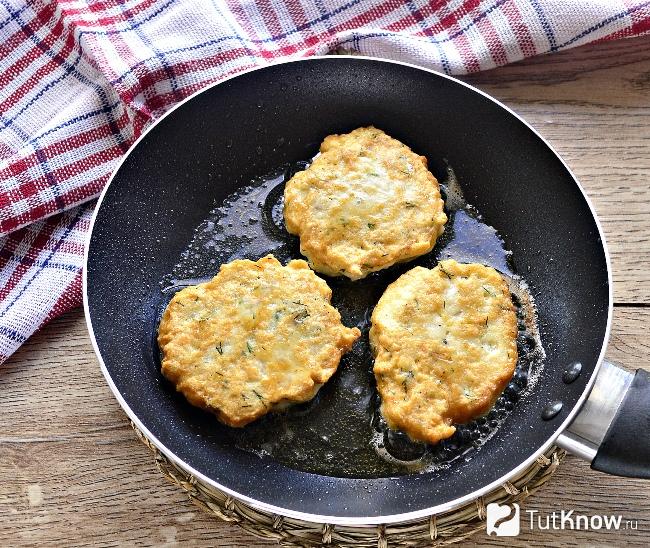 Куриная грудка оладьи рецепт. 1544265545 9. Куриная грудка оладьи рецепт фото. Куриная грудка оладьи рецепт-1544265545 9. картинка Куриная грудка оладьи рецепт. картинка 1544265545 9. Сочные и аппетитные мясные оладьи можно приготовить за считанные минуты, а результат получится превосходным. Дети с удовольствием полакомятся полезными домашними «наггетсами» − не останется ни крошки.
