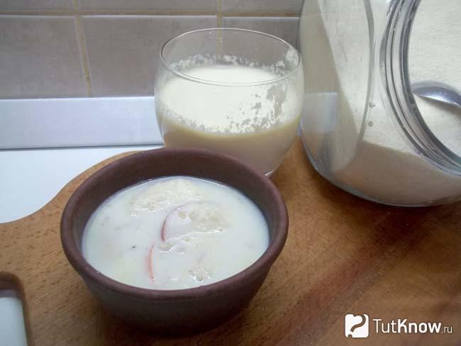 Продукты залиты молоком