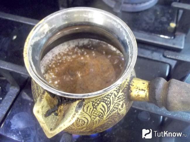 Турка с кофе отправлена на огонь