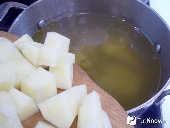 суп со спаржей и курицей. 1545078733 6. суп со спаржей и курицей фото. суп со спаржей и курицей-1545078733 6. картинка суп со спаржей и курицей. картинка 1545078733 6. Горячее первое блюдо – обязательная составляющая правильного обеда. Если уже надоели и приелись обычные супы, рекомендуем побаловать себя и родных куриным супом со спаржей. Интересные рецепты его приготовления ждут вас ниже.