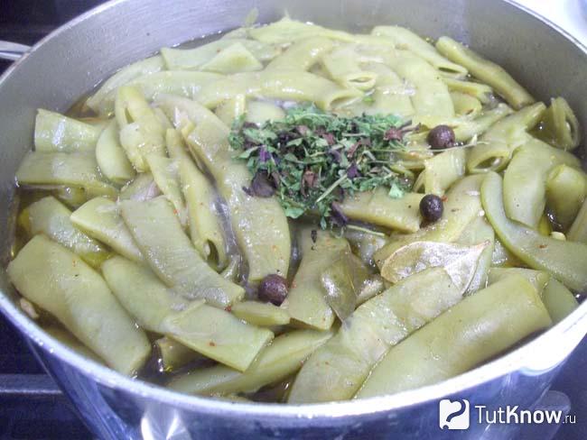 суп со спаржей и курицей. 1545078765 8. суп со спаржей и курицей фото. суп со спаржей и курицей-1545078765 8. картинка суп со спаржей и курицей. картинка 1545078765 8. Горячее первое блюдо – обязательная составляющая правильного обеда. Если уже надоели и приелись обычные супы, рекомендуем побаловать себя и родных куриным супом со спаржей. Интересные рецепты его приготовления ждут вас ниже.