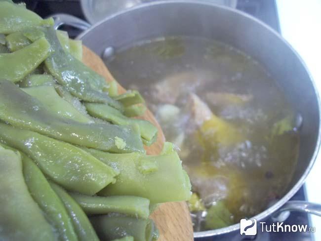 суп со спаржей и курицей. 1545078795 7. суп со спаржей и курицей фото. суп со спаржей и курицей-1545078795 7. картинка суп со спаржей и курицей. картинка 1545078795 7. Горячее первое блюдо – обязательная составляющая правильного обеда. Если уже надоели и приелись обычные супы, рекомендуем побаловать себя и родных куриным супом со спаржей. Интересные рецепты его приготовления ждут вас ниже.