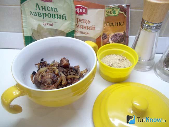 В горшочек сложенно мясо