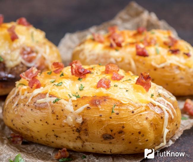 Фаршированный картофель с сыром Бергкезе