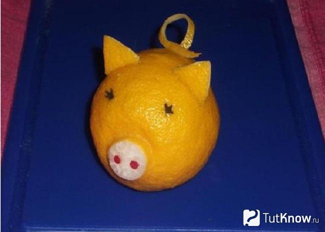 Поросенок из лимона