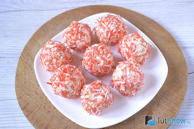 Крабовые палочки рецепты шарики. 1545668509 7. Крабовые палочки рецепты шарики фото. Крабовые палочки рецепты шарики-1545668509 7. картинка Крабовые палочки рецепты шарики. картинка 1545668509 7. Накрывая стол для гостей, любой радушной хозяйке непременно хочется поразить визитеров своими кулинарными способностями. Вот и мы с дочерью, немного поразмыслив, решили обычный классический салат преподнести в не очень стандартной форме – сформировать из него небольшие закусочные крабовые шарики.