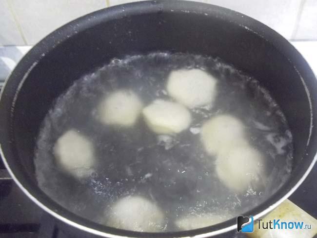 куриный суп со спаржей. 1545942799 7. куриный суп со спаржей фото. куриный суп со спаржей-1545942799 7. картинка куриный суп со спаржей. картинка 1545942799 7. Легкий суп с курицей, картофелем и замороженной спаржей быстро приведет организм в гармонию после затяжных «праздников», что особенно важно после празднования Нового года. В этот период организм нуждается в легкой пище, и первое горячее блюдо будет как нельзя лучше, особенно на курином бульоне. Впрочем, первые блюда всегда считались важными в любой кухне. Жидкие блюда особенно полезны для желудочно-кишечного тракта и пищеварительной системы.