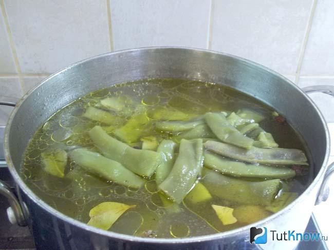 куриный суп со спаржей. 1545942818 6. куриный суп со спаржей фото. куриный суп со спаржей-1545942818 6. картинка куриный суп со спаржей. картинка 1545942818 6. Легкий суп с курицей, картофелем и замороженной спаржей быстро приведет организм в гармонию после затяжных «праздников», что особенно важно после празднования Нового года. В этот период организм нуждается в легкой пище, и первое горячее блюдо будет как нельзя лучше, особенно на курином бульоне. Впрочем, первые блюда всегда считались важными в любой кухне. Жидкие блюда особенно полезны для желудочно-кишечного тракта и пищеварительной системы.