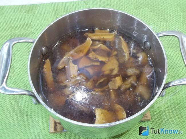 Готовый бульон из сушеных и замороженных грибов