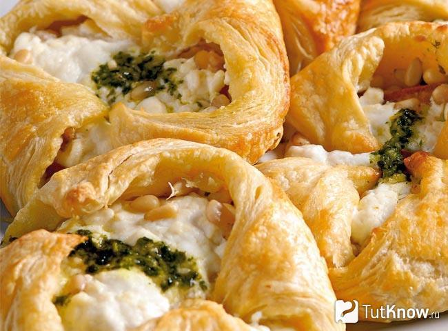 Слоеное тесто с сыром Кабеку