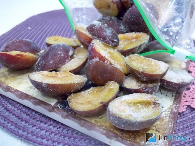 Готовые замороженные сливы на зиму