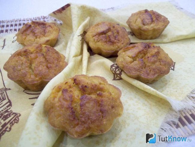 Готовые тыквенные кексы с манной крупой