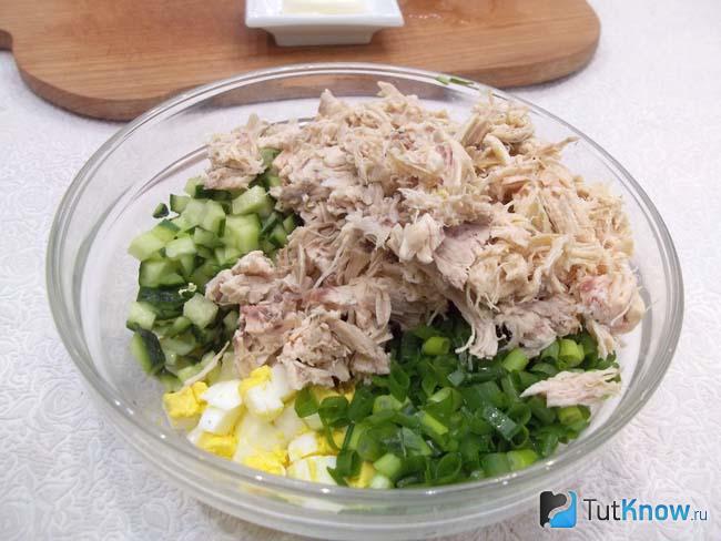 Все продукты сложены в миску