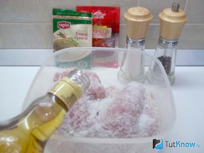 Рецепт балык из индейки. 1546973058 7. Рецепт балык из индейки фото. Рецепт балык из индейки-1546973058 7. картинка Рецепт балык из индейки. картинка 1546973058 7. Цены на балык из индюшатины растут с каждым днем! Но чтобы немного сэкономить балык можно приготовить у себя дома! Он будет значительно полезнее и вкуснее, к тому же значительно обойдется дешевле! Приготовив его хоть раз самостоятельно в домашних условиях, никто больше не откажется от такой замечательной и вкусной мясной закуски. Тем более блюдо получается значительно натуральнее и дешевле магазинного продукта!