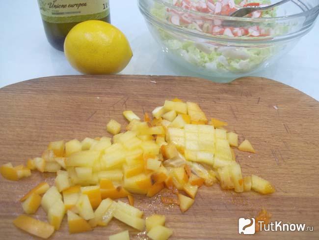 Хурма нарезана кубиками