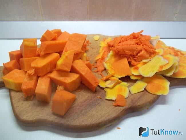 Тыква очищена и нарезана кусочками