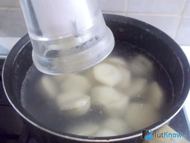 макалка для пельменей с уксусом и чесноком быстрого приготовления. 1547488588 5. макалка для пельменей с уксусом и чесноком быстрого приготовления фото. макалка для пельменей с уксусом и чесноком быстрого приготовления-1547488588 5. картинка макалка для пельменей с уксусом и чесноком быстрого приготовления. картинка 1547488588 5. Пельмени едят с разными добавками и соусами. С уксусом получается пикантный вкус.