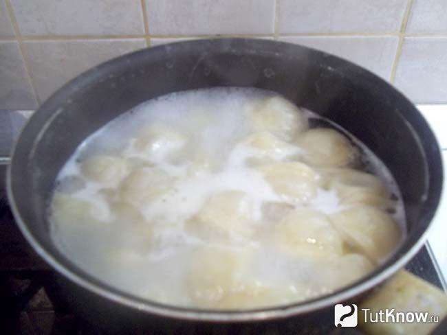 макалка для пельменей с уксусом и чесноком быстрого приготовления. 1547488669 6. макалка для пельменей с уксусом и чесноком быстрого приготовления фото. макалка для пельменей с уксусом и чесноком быстрого приготовления-1547488669 6. картинка макалка для пельменей с уксусом и чесноком быстрого приготовления. картинка 1547488669 6. Пельмени едят с разными добавками и соусами. С уксусом получается пикантный вкус.