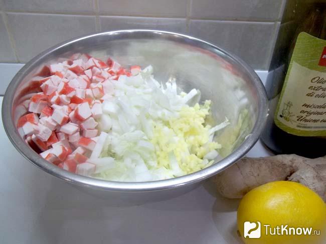 Продукты сложены в миску