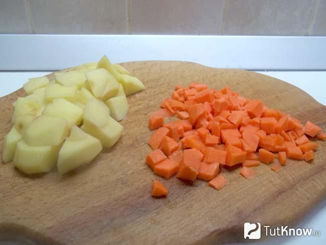Картофель и морковь очищены и нарезаны