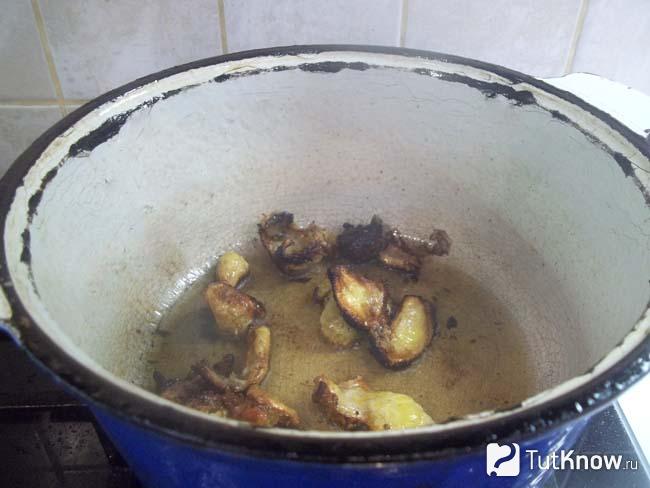 Куриные шкурки вытоплены