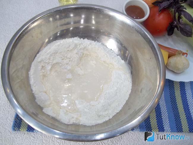 К продуктам налита теплая вода