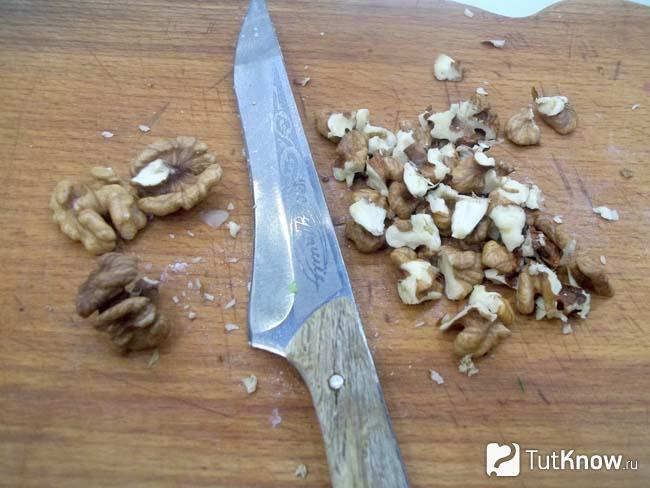 Грецкие орехи подробленны кусочками