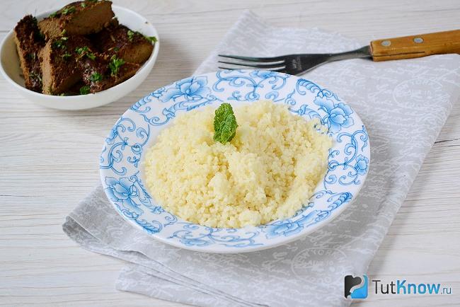 Сваренный кускус, готовый к подаче