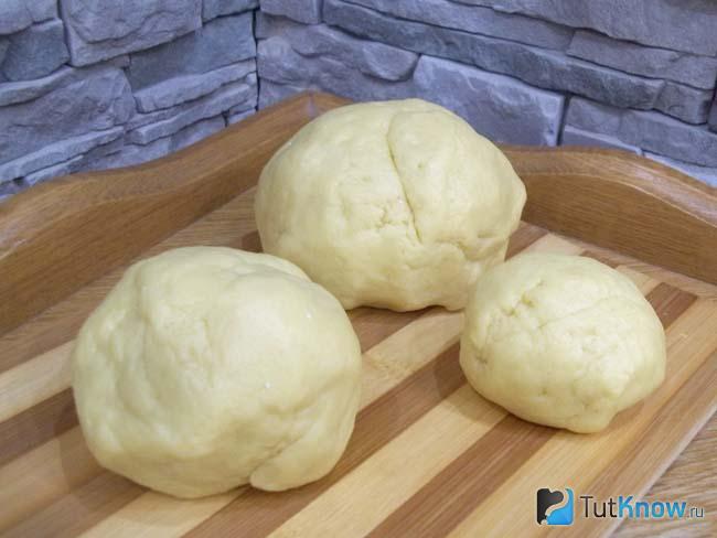 Тесто сформировано комочками