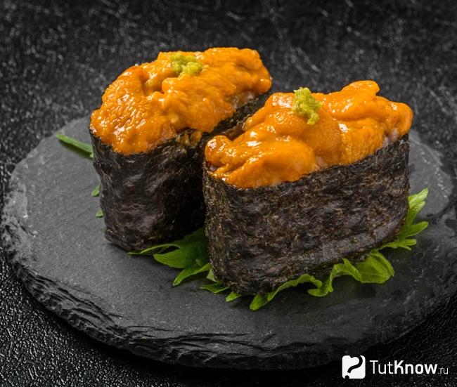 1548515378 gunkan sushi s ikroy morskogo ezha