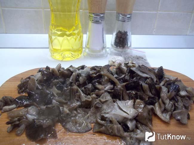 Грибы нарезаны кусочками