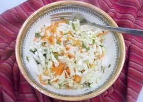 Салат из пекинской капусты с корейской морковью и кинзой